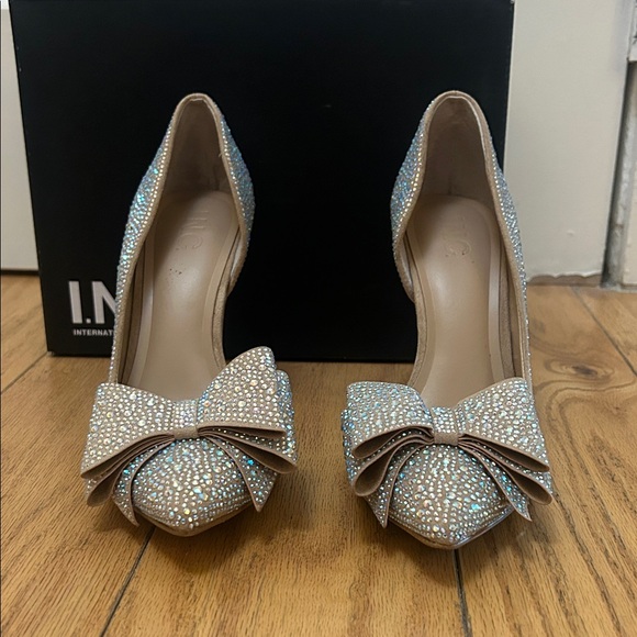 INC International Concepts Glittering Bow Heels in Silver and Tan - Picture 3 of 10